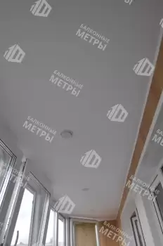 Остекление лоджии окнами с мультифункциональным стеклопакетом и отделка