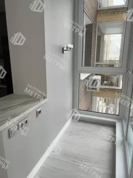 Дизайн-проект отделки лоджии под ключ с объединением кухни и панорамным остеклением